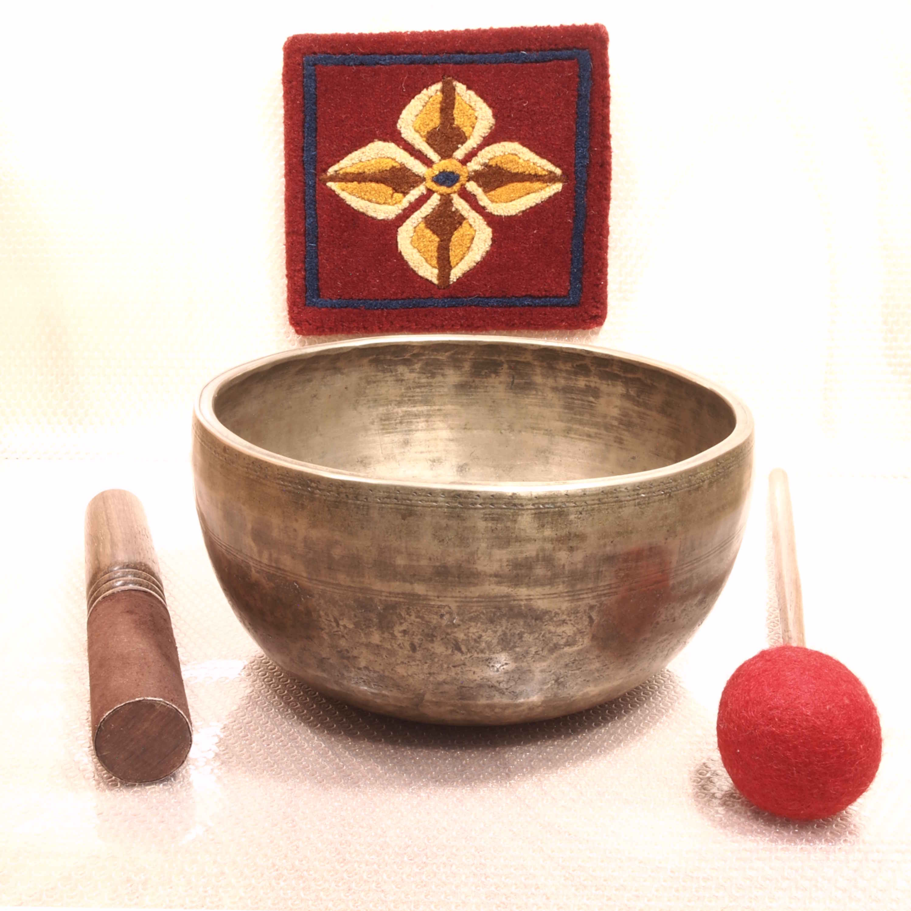 Antique Singing Bowls with Hand-Loomed Himalayan Wool Mat – Lion's